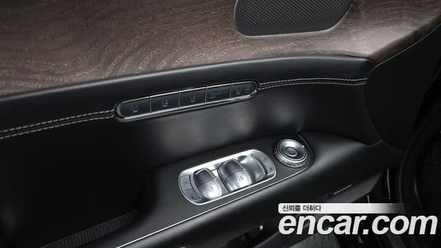 Genesis G90 2022 — Photo 8/37