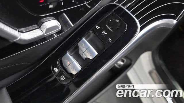Mercedes-Benz S-Class 2024 — Photo 19/39