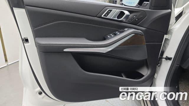 BMW X5 2021 — ფოტო 16/30