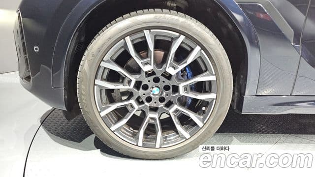 BMW X6 2025 — Photo 30/32