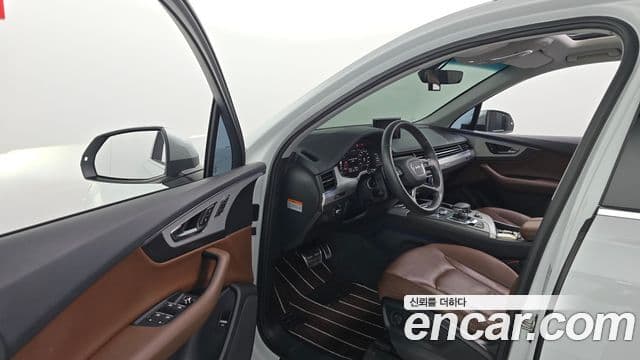 Audi Q7 2019 — ფოტო 10/20