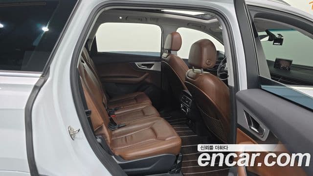Audi Q7 2019 — ფოტო 11/20