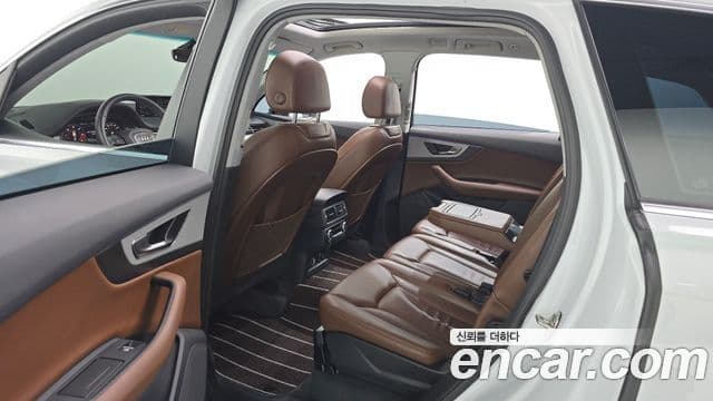 Audi Q7 2019 — ფოტო 12/20
