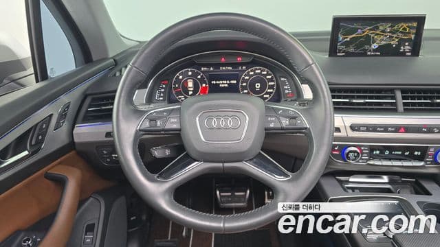 Audi Q7 2019 — ფოტო 14/20