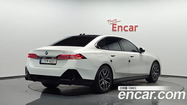 BMW 5 Series 2023 — Şəkil 2/20