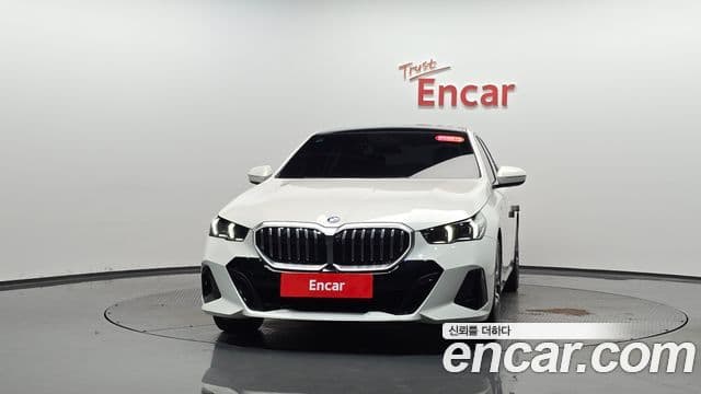 BMW 5 Series 2023 — Şəkil 3/20