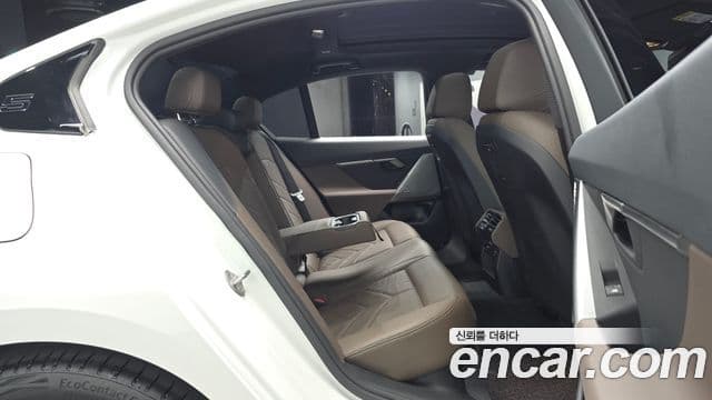 BMW 5 Series 2023 — Şəkil 12/20