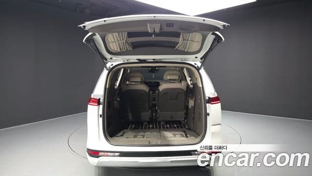 Kia Carnival 2022 — Фото 19/20