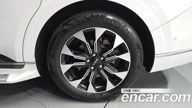 Kia Carnival 2022 — ფოტო 11/35