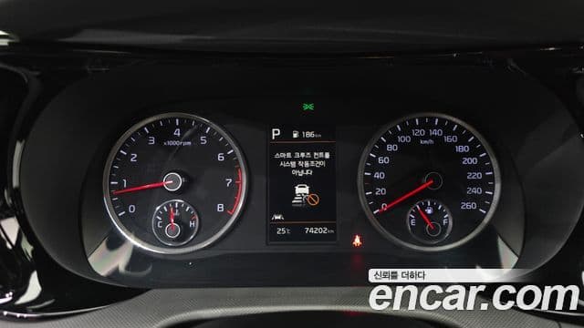 Kia K5 2020 — ფოტო 8/20