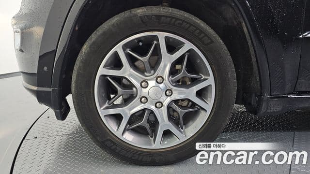 Jeep Grand Cherokee 2019 — Şəkil 5/20