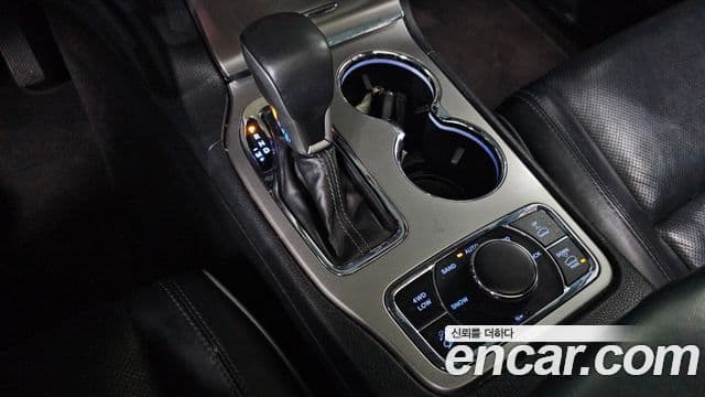 Jeep Grand Cherokee 2019 — Şəkil 9/20
