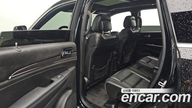 Jeep Grand Cherokee 2019 — Şəkil 12/20