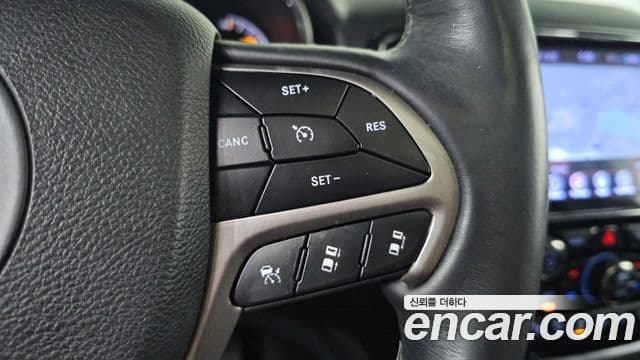 Jeep Grand Cherokee 2019 — Şəkil 18/20