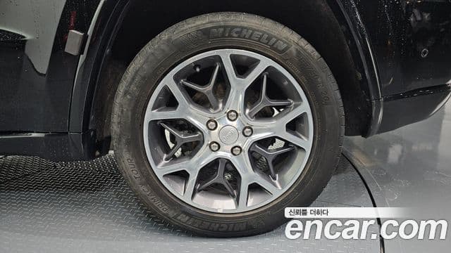 Jeep Grand Cherokee 2019 — Photo 18/33