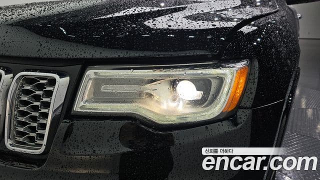 Jeep Grand Cherokee 2019 — Photo 29/33