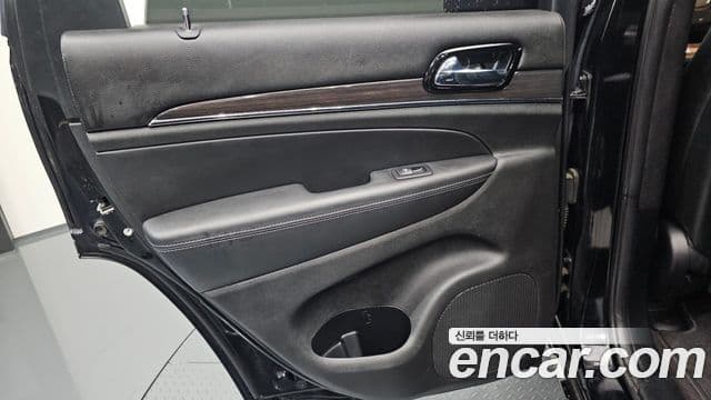 Jeep Grand Cherokee 2019 — Photo 2/33