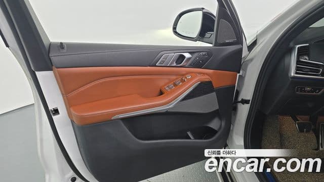 BMW X7 2020 — Photo 31/32
