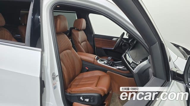 BMW X7 2020 — Photo 23/32