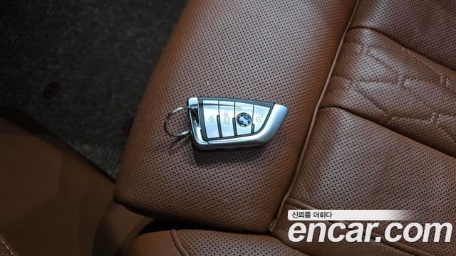BMW X7 2020 — Photo 30/32