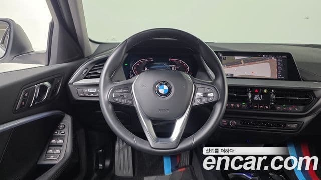 BMW 1 Series 2022 — ფოტო 13/20
