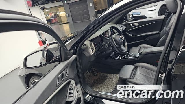 BMW 1 Series 2022 — Şəkil 10/20