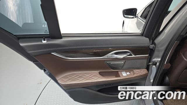 BMW 7 Series 2020 — ფოტო 19/34