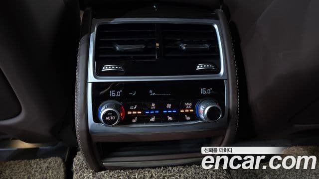 BMW 7 Series 2020 — ფოტო 8/34