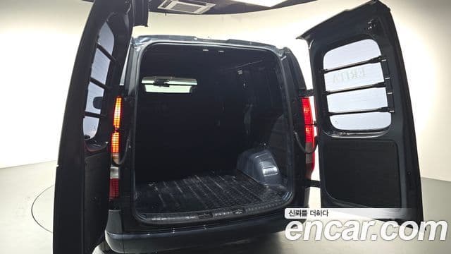 Hyundai Staria 2023 — Şəkil 17/20