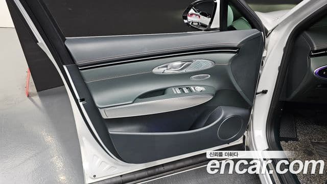 Genesis GV70 2021 — Photo 14/31