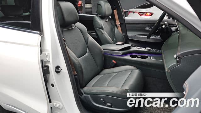Genesis GV70 2021 — Photo 15/31