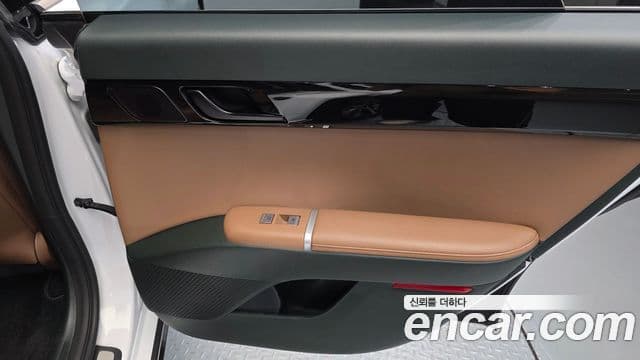 Hyundai Grandeur Hybrid 2023 — Photo 29/31