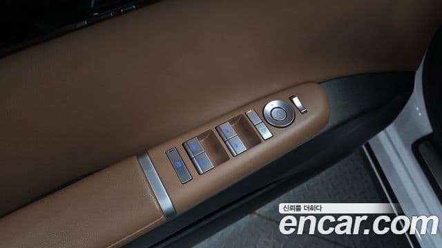 Hyundai Grandeur Hybrid 2023 — Photo 11/31