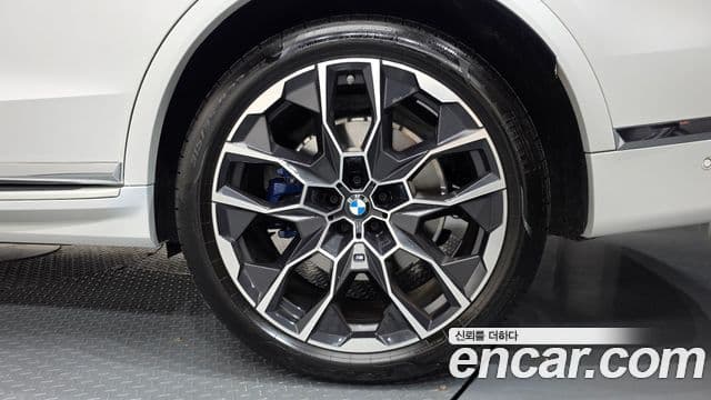 BMW X7 2025 — Photo 21/37
