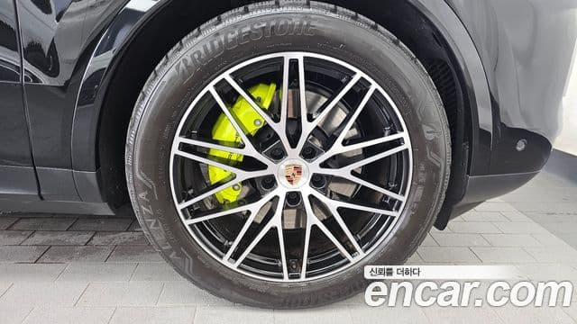 Porsche Cayenne 2025 — Şəkil 20/32
