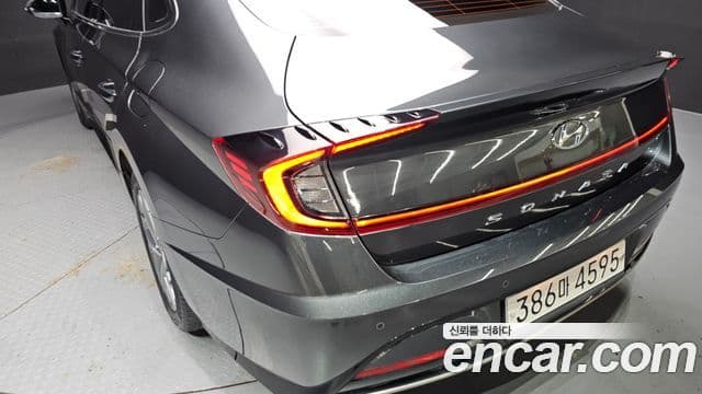 Hyundai Sonata Hybrid 2019 — Photo 17/31