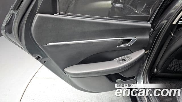 Hyundai Sonata Hybrid 2019 — Photo 27/31