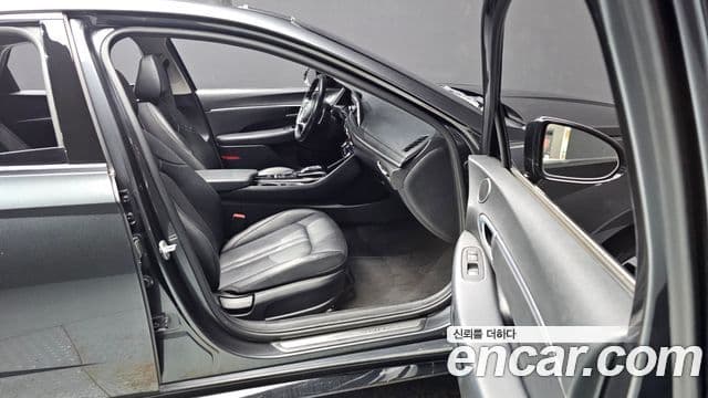 Hyundai Sonata Hybrid 2019 — Photo 2/31