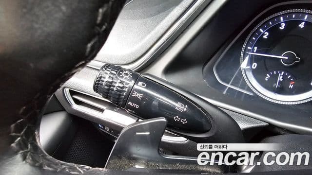Hyundai Sonata Hybrid 2019 — Photo 28/31
