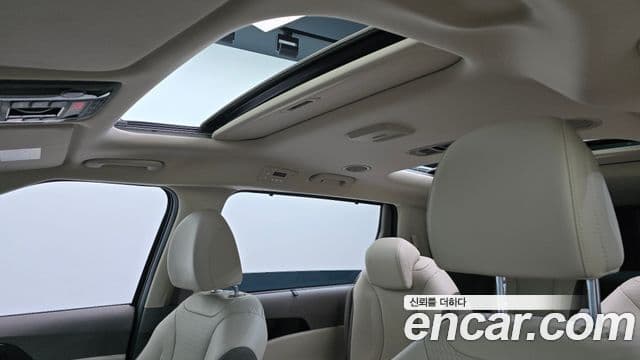 Kia Carnival 2024 — Фото 17/20