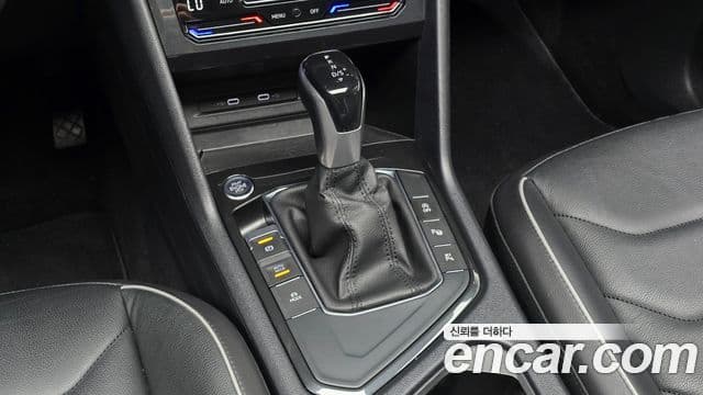Volkswagen Tiguan 2022 — ფოტო 17/20