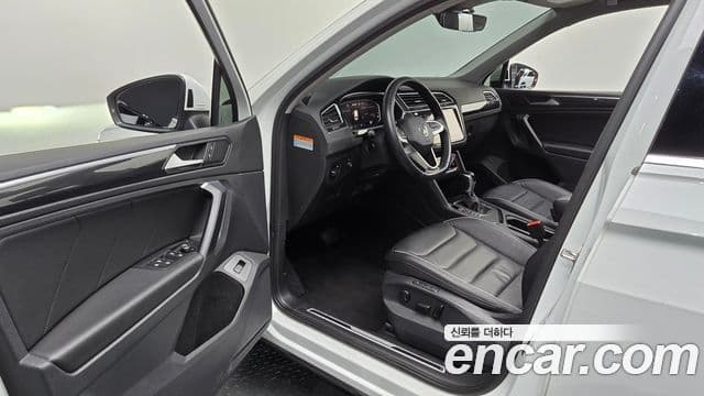 Volkswagen Tiguan 2022 — ფოტო 7/20
