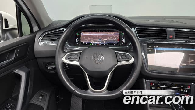 Volkswagen Tiguan 2022 — ფოტო 18/20
