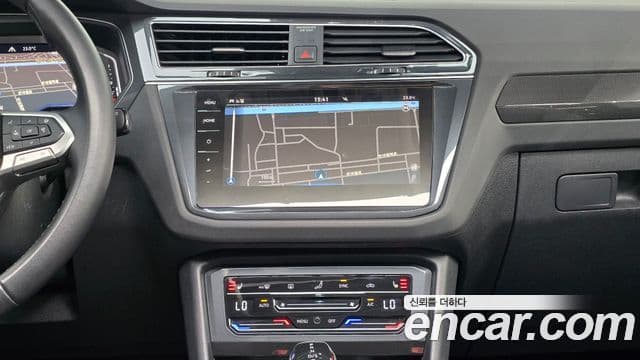 Volkswagen Tiguan 2022 — ფოტო 16/20