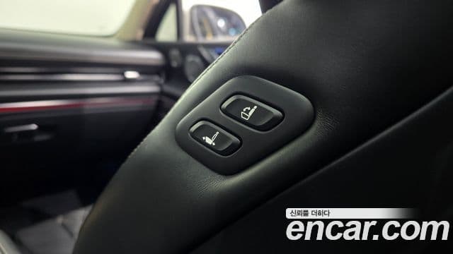 Genesis GV80 2020 — Photo 28/32