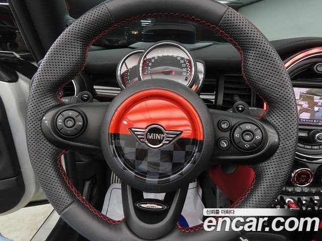Mini Cooper S Convertible 2020 — ფოტო 13/20