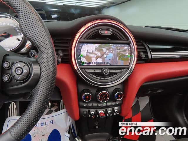 Mini Cooper S Convertible 2020 — ფოტო 2/20