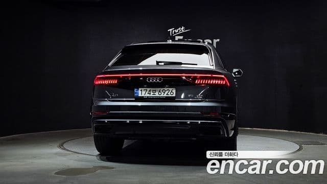 Audi Q7 2021 — ფოტო 4/20