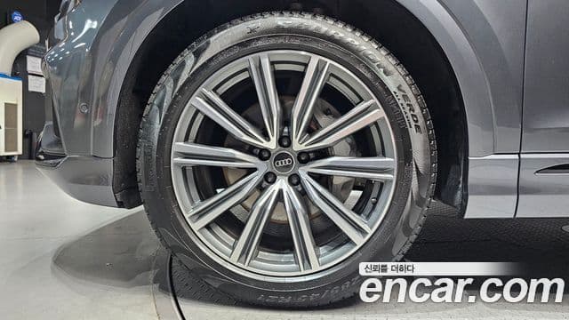 Audi Q7 2021 — ფოტო 5/20