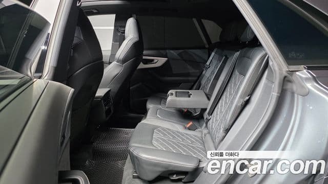 Audi Q7 2021 — ფოტო 12/20